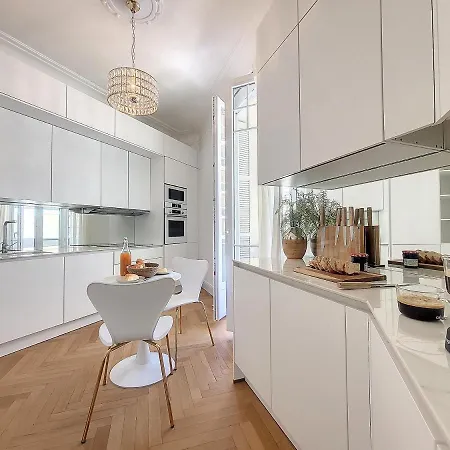 Nestor&jeeves - Standing Baquis - - Close Sea Nizza