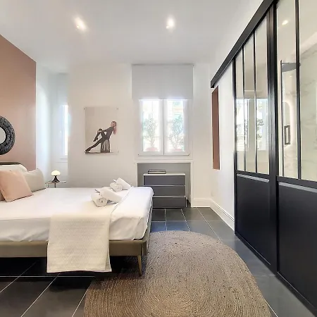 Nestor&jeeves - Standing Baquis - - Close Sea Nizza