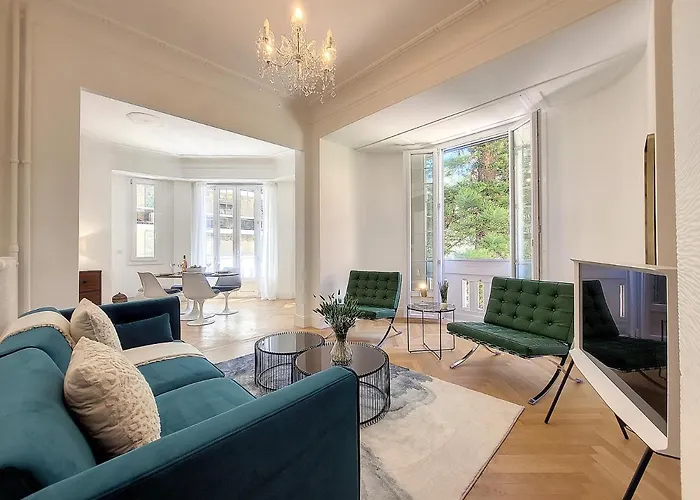 Nestor&jeeves - Standing Baquis - - Close Sea Niza