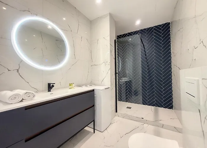 Nestor&jeeves - Standing Baquis - - Close Sea * Niza